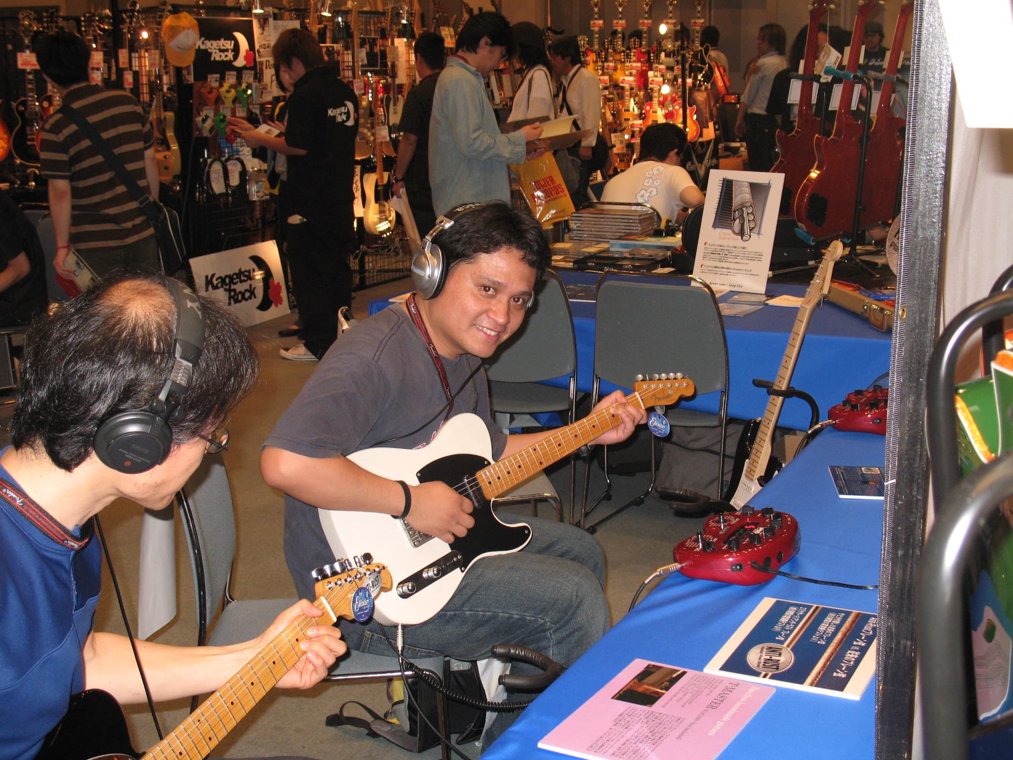 Elixir booth with there strings on guitar connected to Line Pod 2.0.